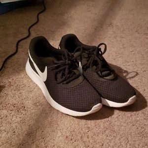 Black nike shoes